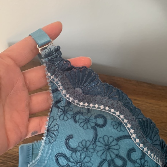 Triumph bras - washed, never worn - Picture 3 of 8